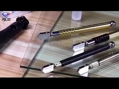 メタルの黒いハンドル を 備えた 効率 的 な ガラス 切断 装置