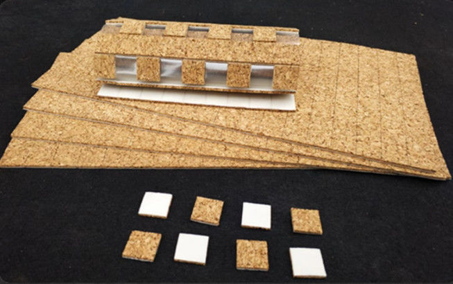 天然の柔らかい木製のコルク 保護パッド 家具の表面を保護するために